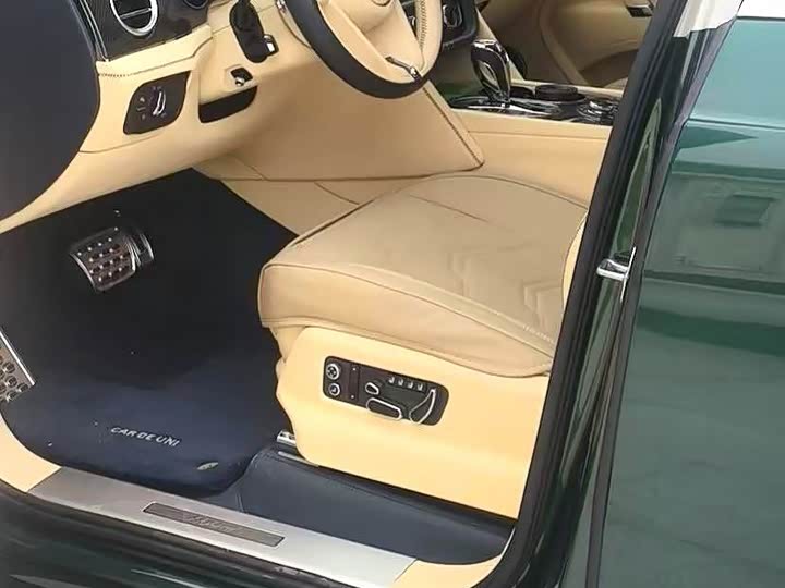 Bentley Bentayga Hybrid, 2022 — фото 8 из 9