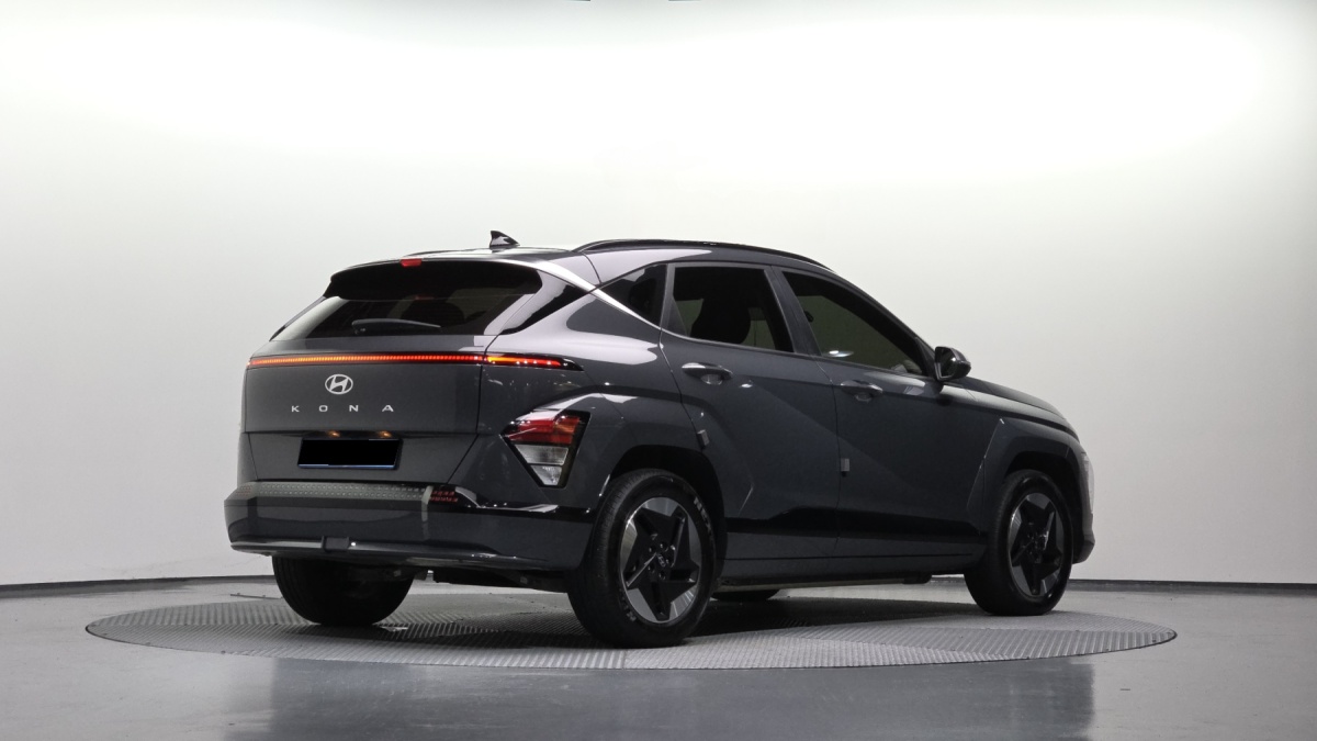 Hyundai Kona, 2023 — фото 2 из 12