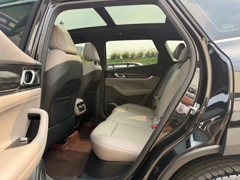 Geely Atlas L, 2025 — фото 8 из 10