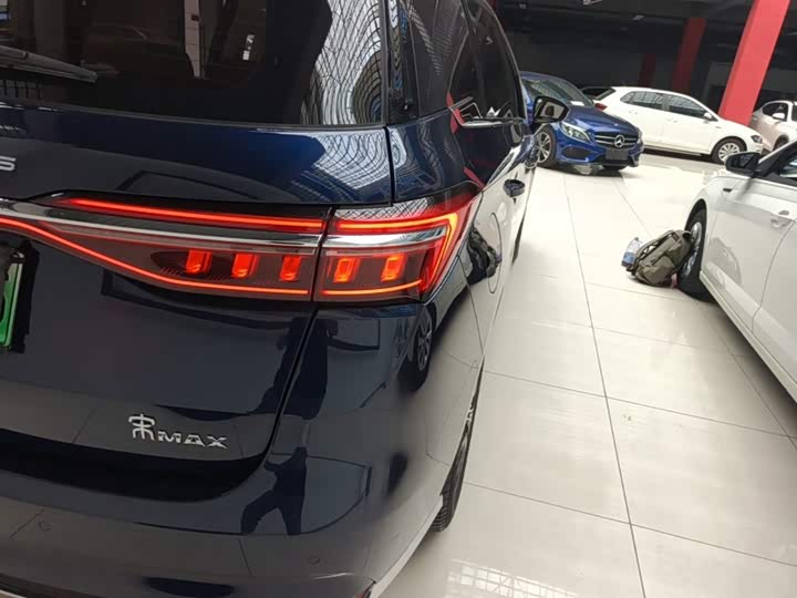 BYD Song Max Hybrid, 2022 — фото 8 из 9