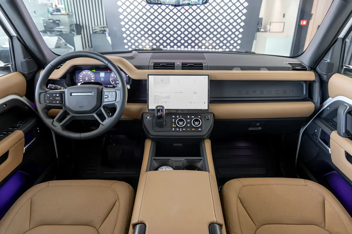 Land Rover Defender, 2026 — фото 9 из 10