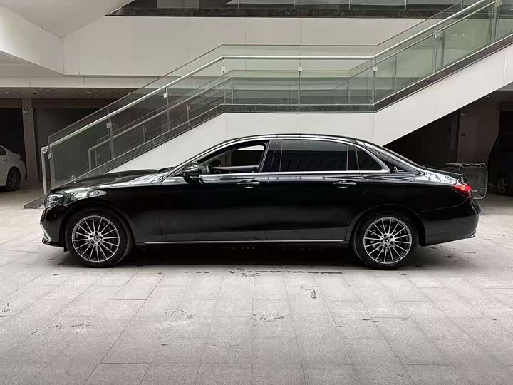 Mercedes-Benz E-Class, 2023 — фото 5 из 7