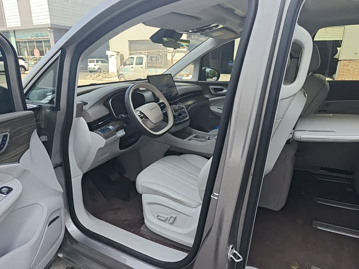 Roewe iMax 8 EV, 2024 — фото 9 из 9