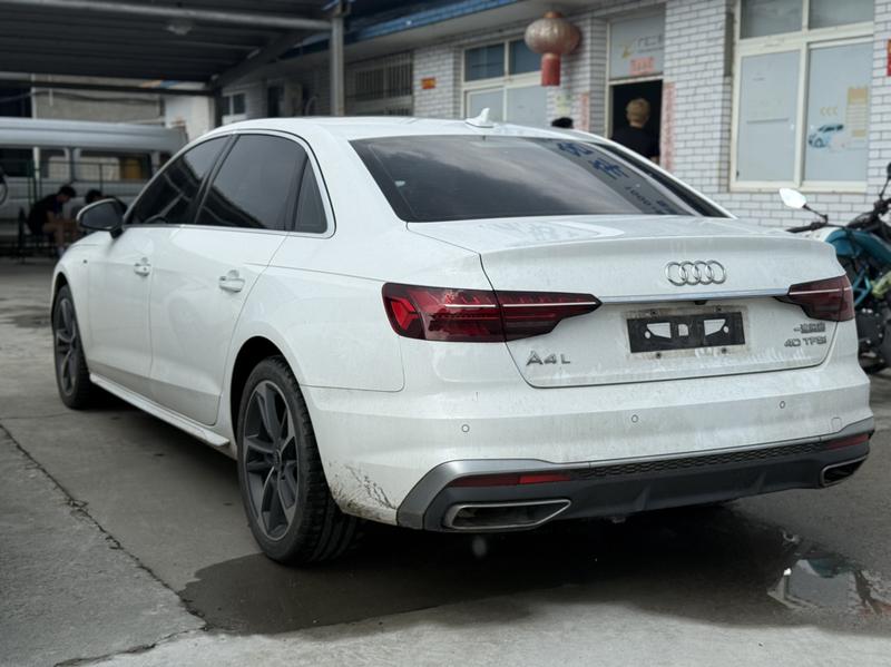 Audi A4L, 2023 — фото 4 из 10