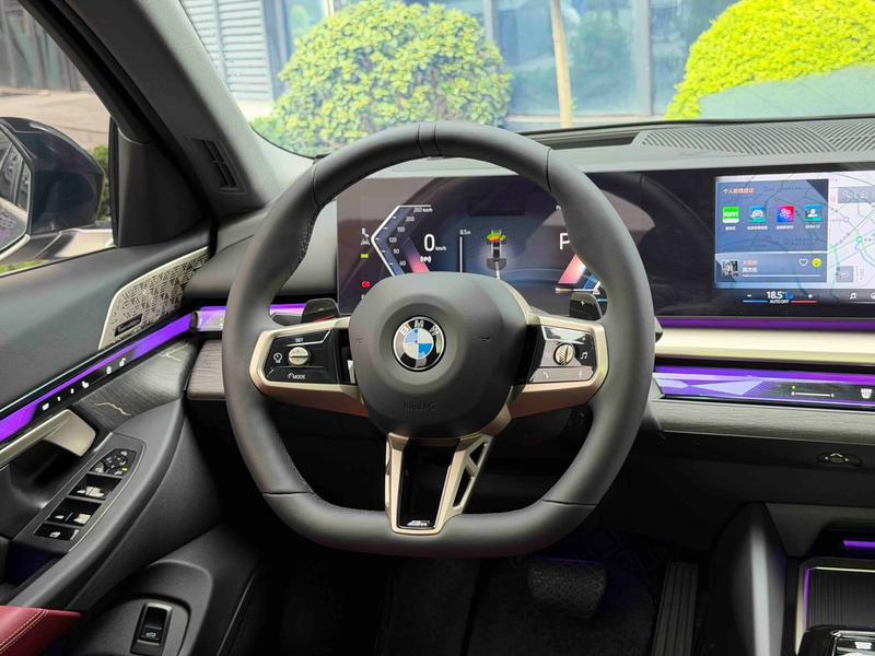 BMW 5 Series, 2025 — фото 7 из 11