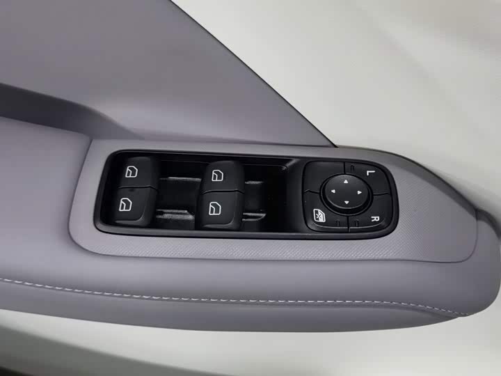 MG Motor 4 EV, 2025 — фото 9 из 9