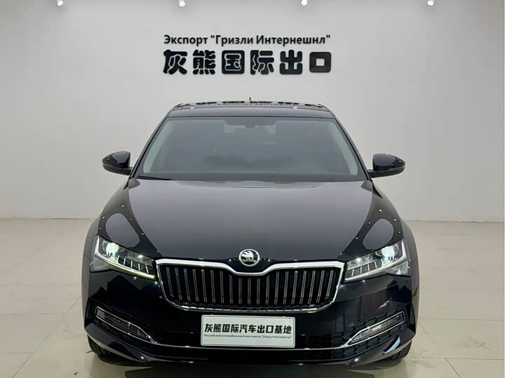 Skoda Superb, 2023 — фото 2 из 9