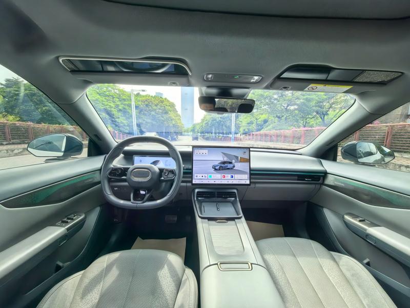 Lynk & Co 07 EM-P Hybrid, 2024 — фото 9 из 12