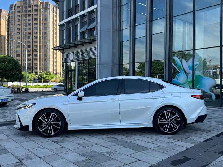 Toyota Camry, 2024 — фото 3 из 9