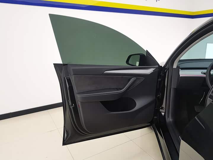 Tesla Model Y, 2023 — фото 7 из 9
