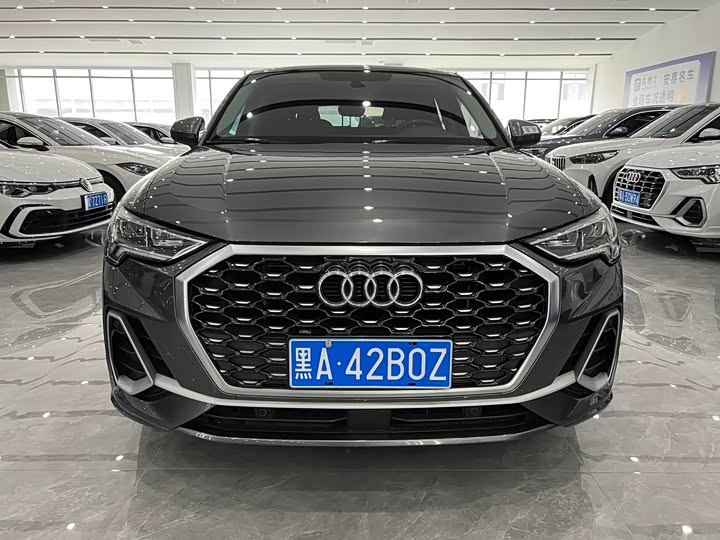 Audi Q3 Sportback, 2023 — фото 2 из 9