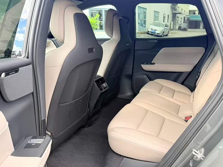 Volvo XC70 Hybrid, 2025 — фото 5 из 9