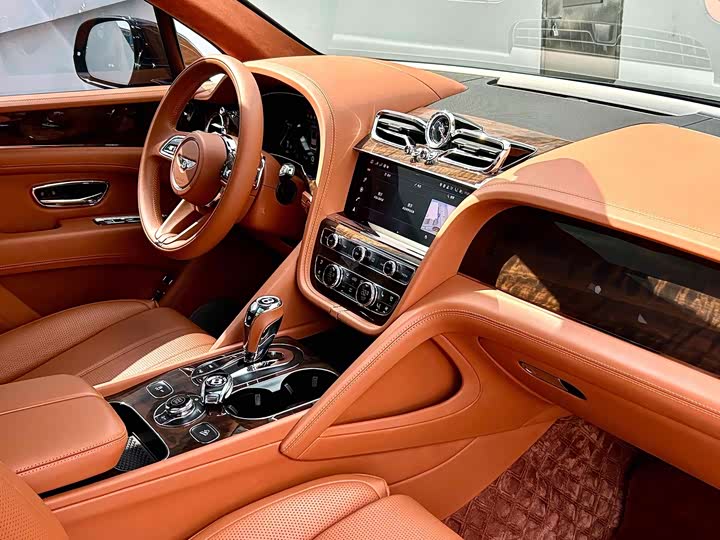 Bentley Bentayga, 2021 — фото 5 из 9