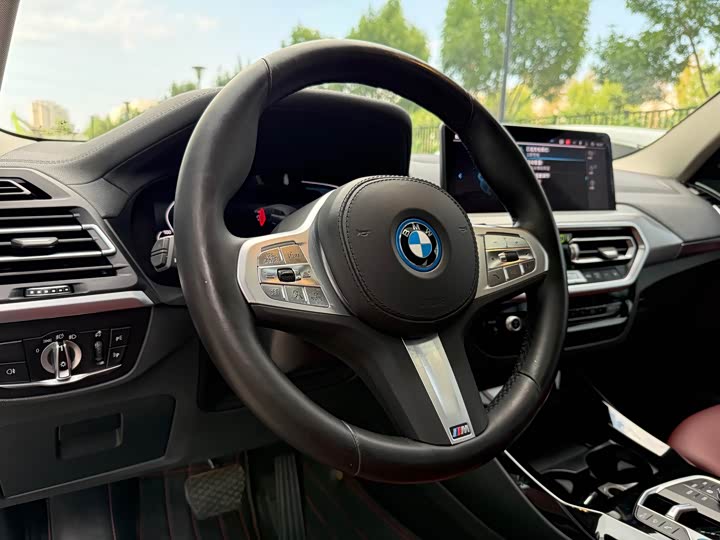 BMW iX3, 2023 — фото 8 из 9