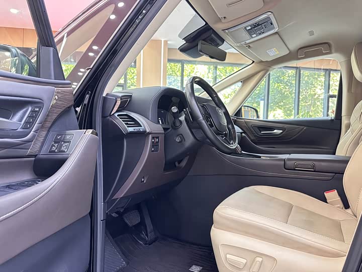 Toyota Alphard, 2024 — фото 8 из 9