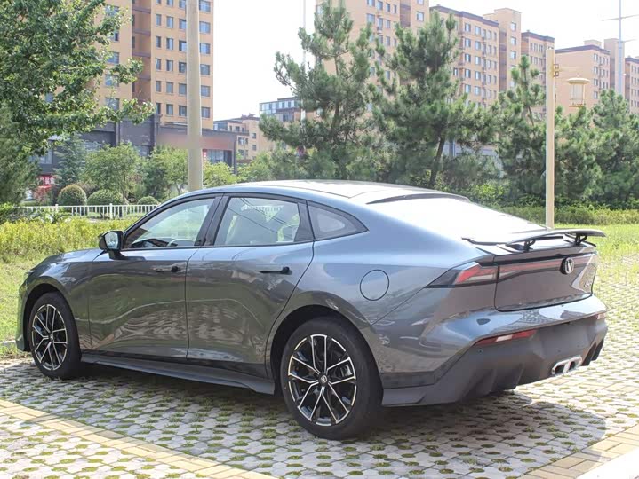 Changan UNI-V Hybrid, 2025 — фото 5 из 9