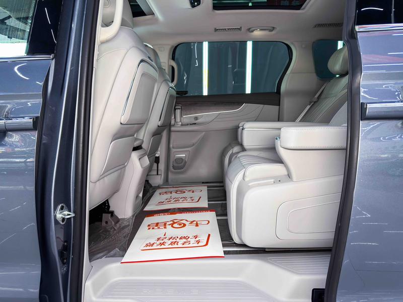 Roewe iMax 8, 2024 — фото 10 из 12