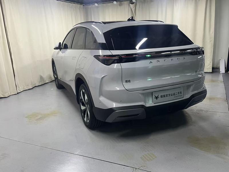 BAIC Arcfox Alpha T5, 2026 — фото 4 из 12