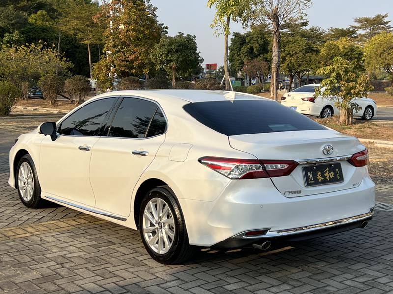 Toyota Camry, 2023 — фото 5 из 12