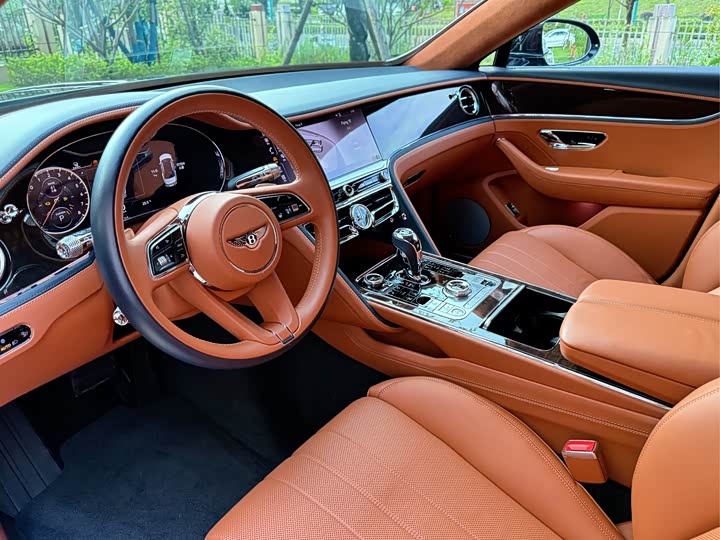 Bentley Flying Spur Hybrid, 2022 — фото 7 из 9