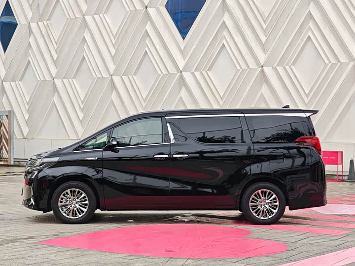 Toyota Alphard, 2023 — фото 7 из 9