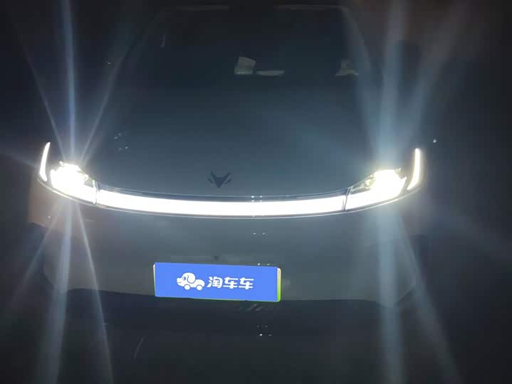 BAIC Arcfox T1, 2025 — фото 2 из 9