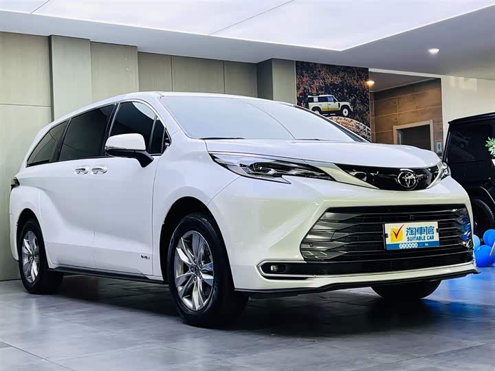 Toyota Sienna, 2024 — фото 3 из 9