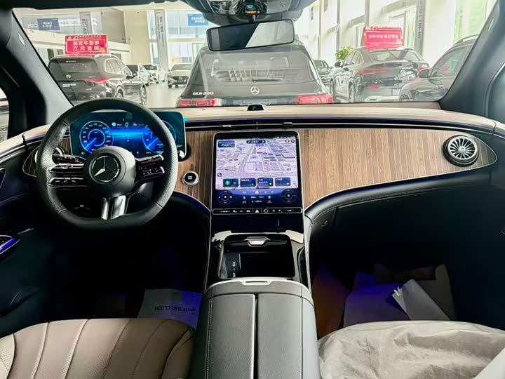 Mercedes-Benz EQE SUV, 2025 — фото 9 из 9