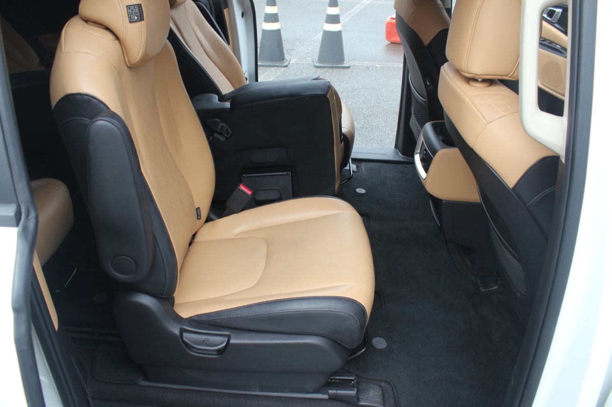 Kia Carnival, 2023 — фото 10 из 12