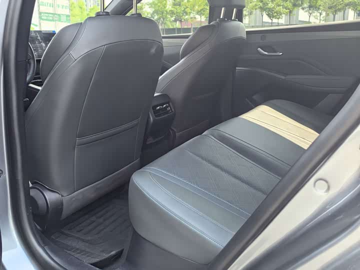 BYD Qin Plus, 2025 — фото 8 из 9