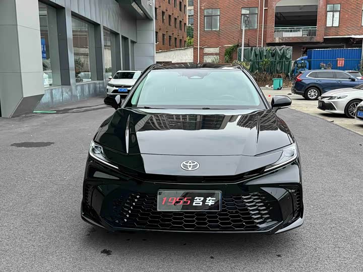 Toyota Camry, 2025 — фото 2 из 9