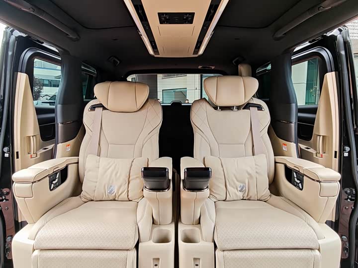 Toyota Alphard, 2023 — фото 5 из 7