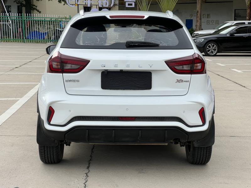 Geely Vision X3, 2022 — фото 6 из 12