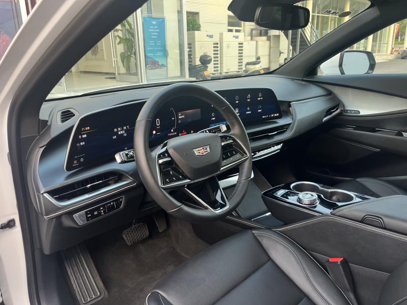 Cadillac GT4, 2024 — фото 8 из 12