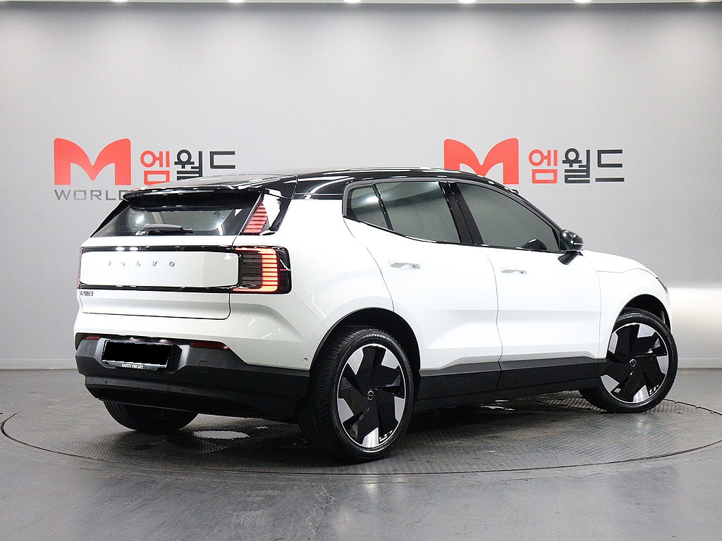 Volvo EX30, 2025 — фото 3 из 12