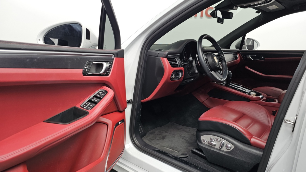 Porsche Macan, 2023 — фото 10 из 12