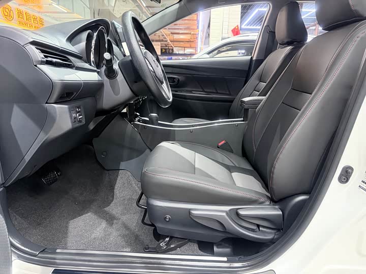 Toyota Yaris L Hatchback, 2022 — фото 8 из 9