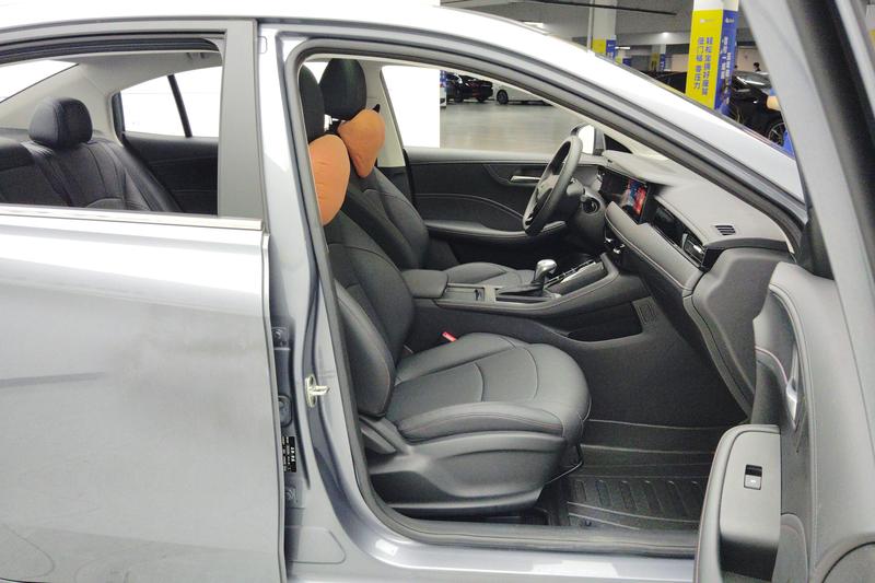 Roewe i5, 2024 — фото 11 из 12