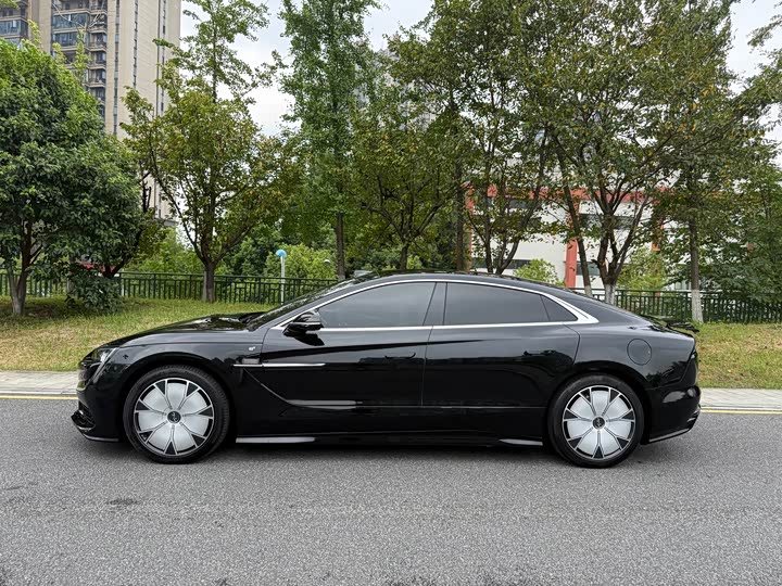 BYD Yangwang U7, 2025 — фото 3 из 9
