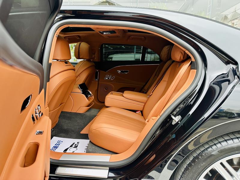 Bentley Flying Spur, 2023 — фото 10 из 11