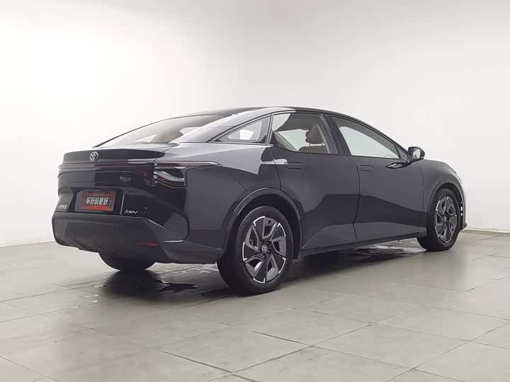 Toyota bZ3, 2024 — фото 2 из 9