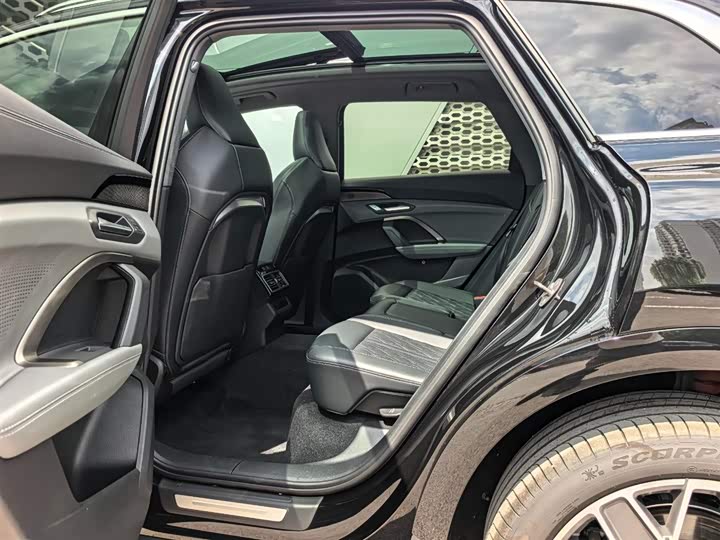 Audi Q5L, 2025 — фото 6 из 9