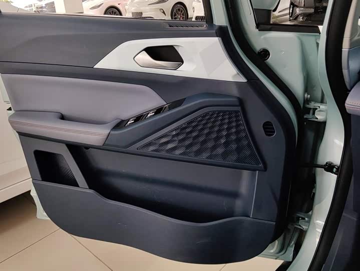 Geely Geometry E Firefly, 2022 — фото 7 из 9