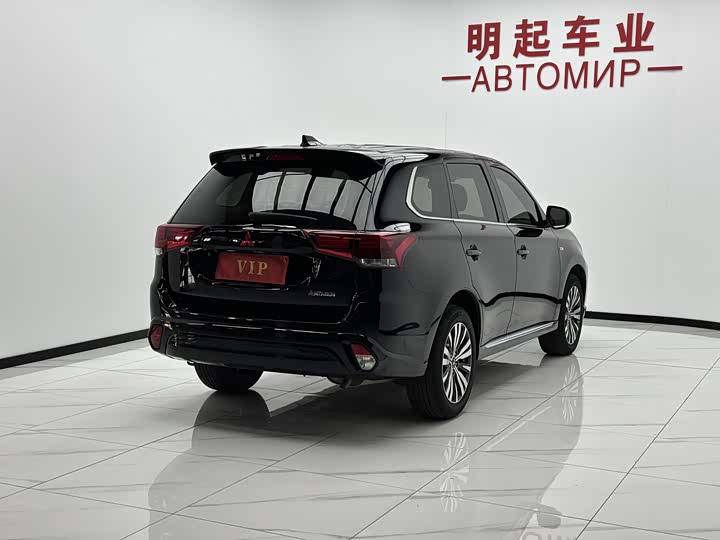 Mitsubishi Outlander, 2022 — фото 9 из 9