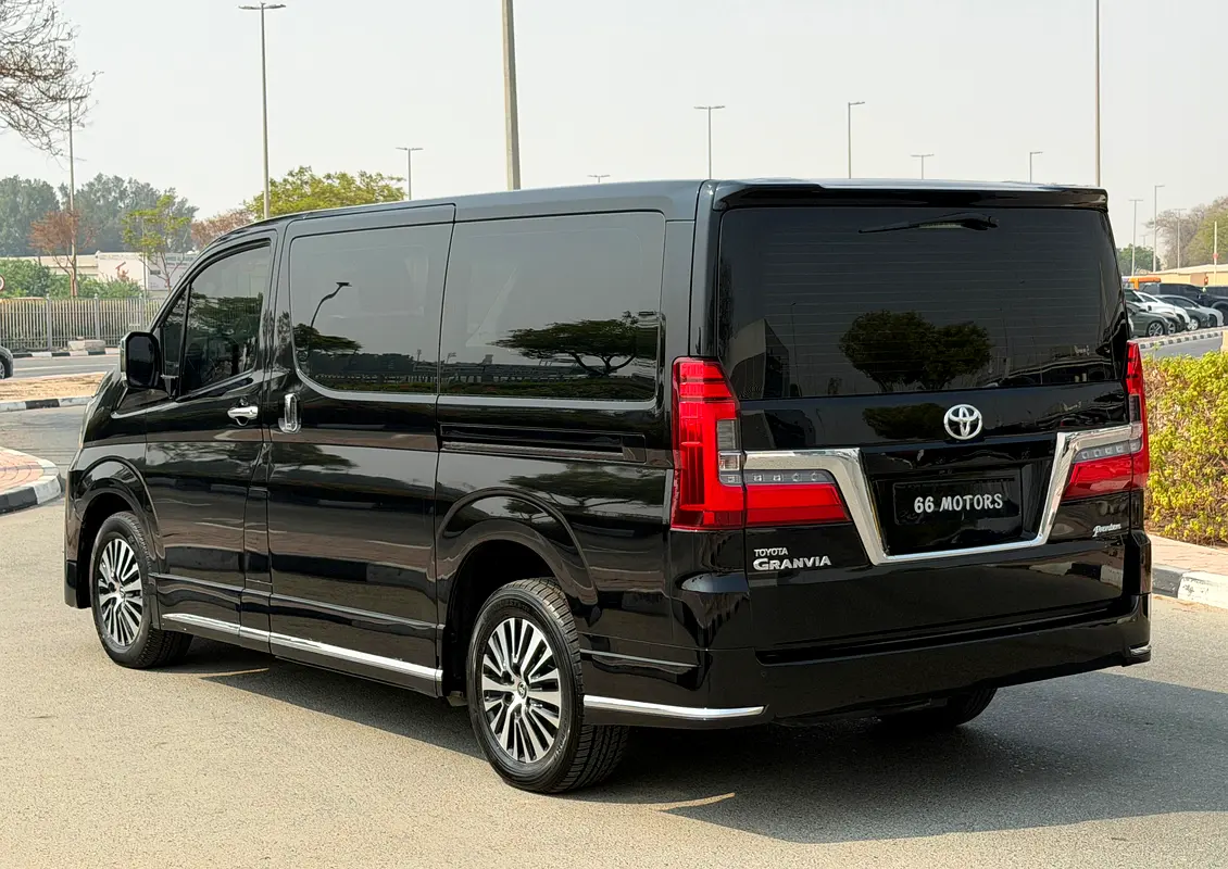 Toyota Granvia, 2023 — фото 4 из 10