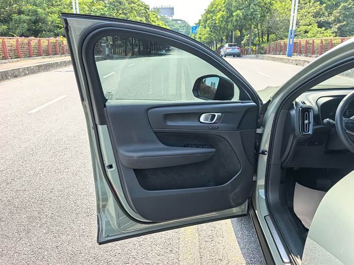 Volvo C40, 2024 — фото 4 из 9