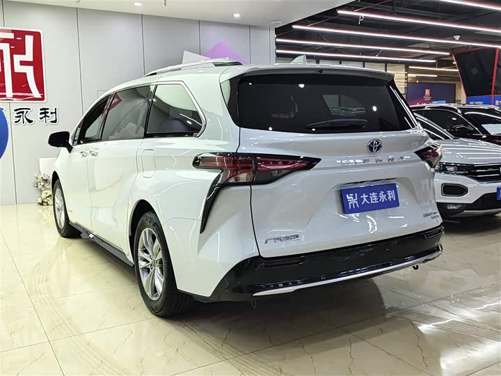 Toyota Sienna, 2022 — фото 4 из 9