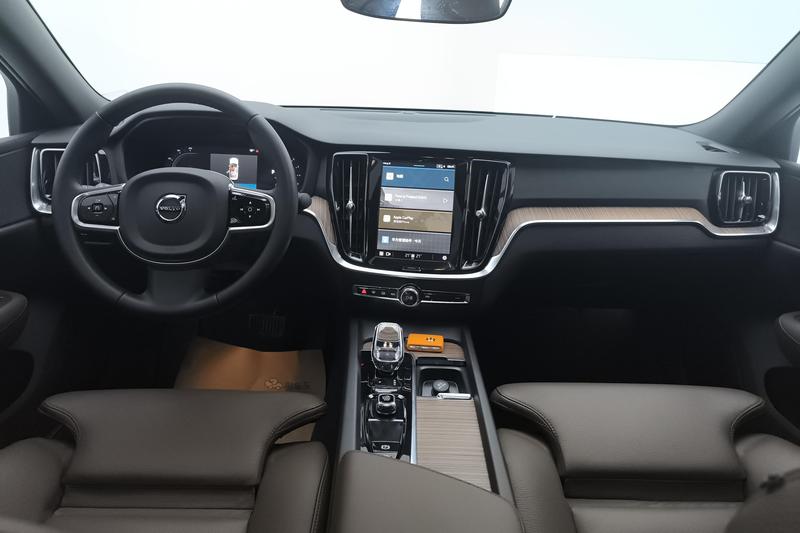 Volvo S60, 2024 — фото 8 из 12