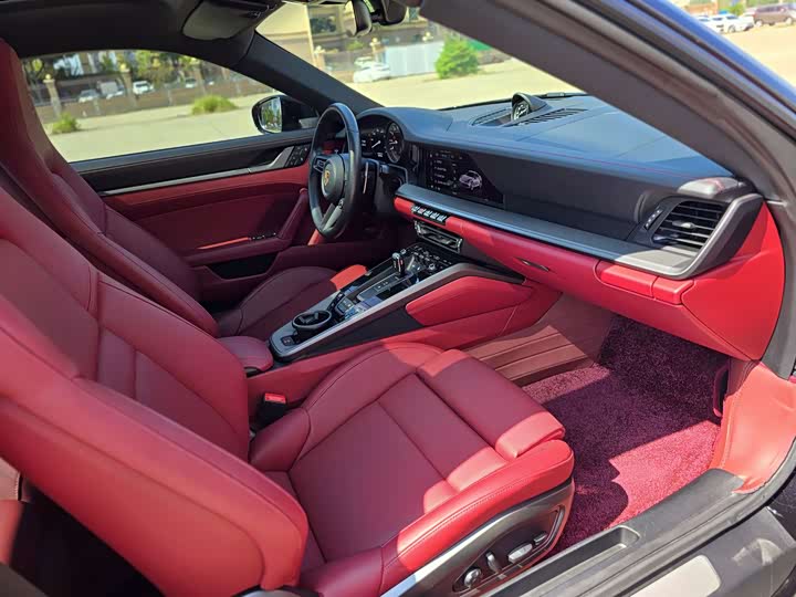 Porsche 911, 2023 — фото 7 из 9