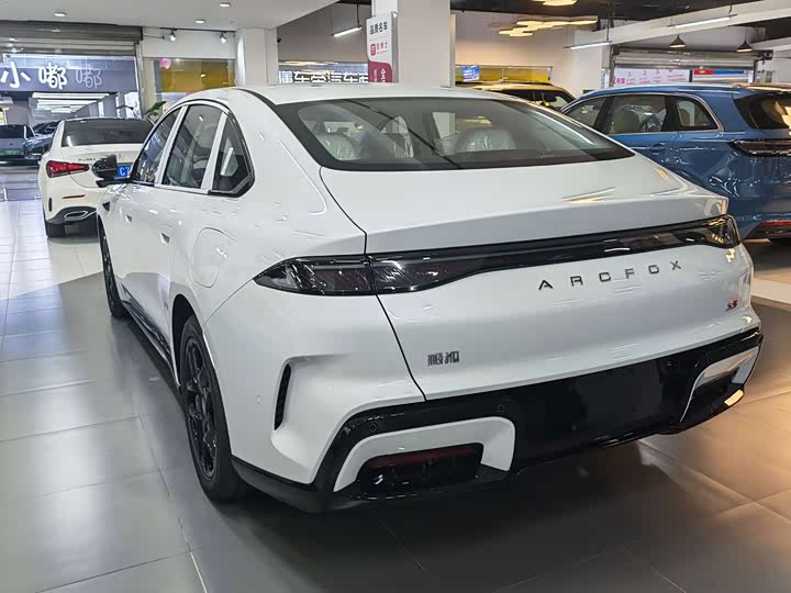 BAIC Arcfox S3, 2026 — фото 3 из 9